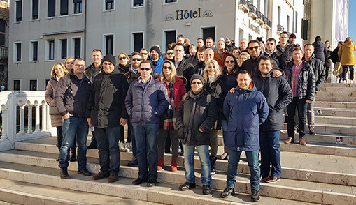 Team building v Benetkah